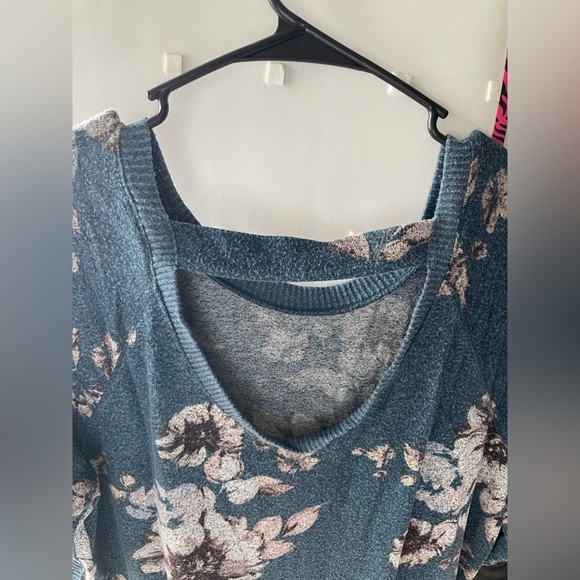Maurice’s Floral Sweatshirt 💙🤍 - Picture 2 of 6